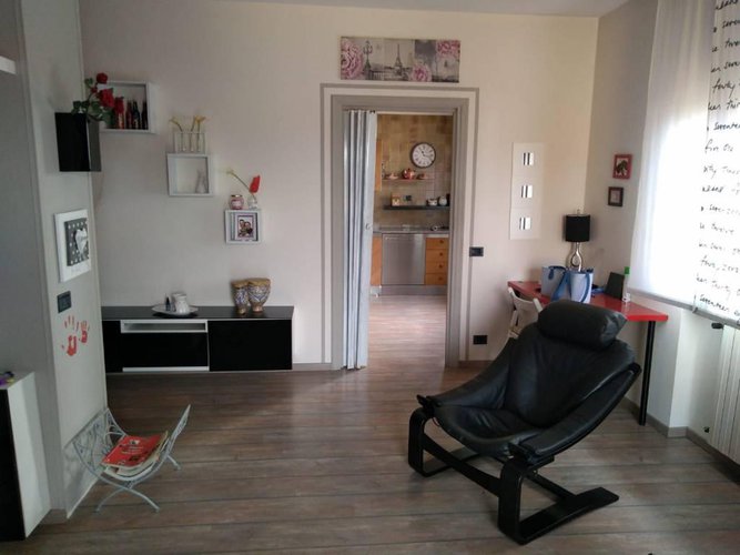 VILLA DISPOSTA SU DUE PIANI Chiari