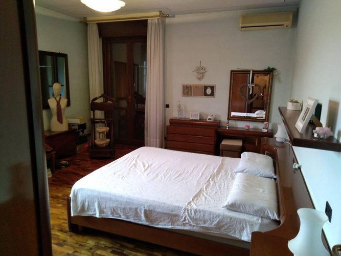 VILLA DISPOSTA SU DUE PIANI Chiari