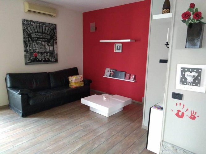 VILLA DISPOSTA SU DUE PIANI Chiari