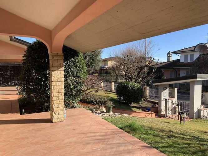 SPLENDIDA VILLA BIFAMILIARE Pontoglio