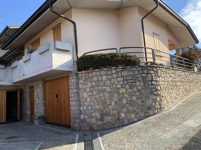 SPLENDIDA VILLA BIFAMILIARE Pontoglio