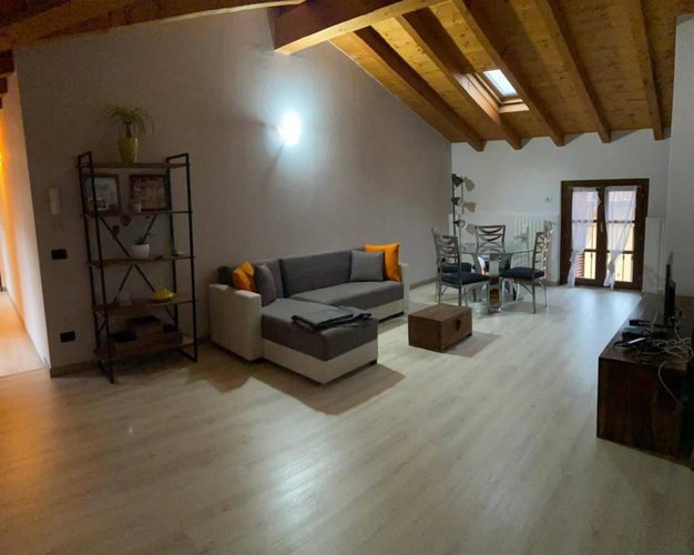 APPARTAMENTO ARREDATO CON TRAVI A VISTA!! OTTIMO PREZZO!! Capriolo