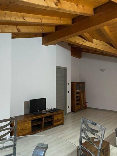 APPARTAMENTO ARREDATO CON TRAVI A VISTA!! OTTIMO PREZZO!! Capriolo