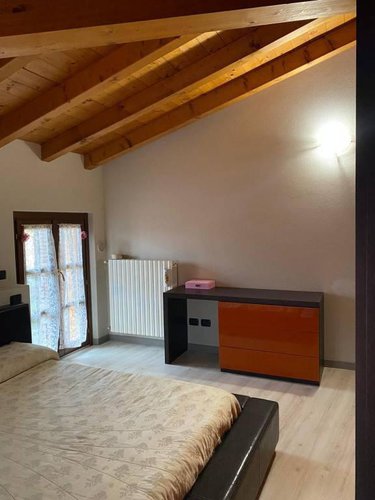 APPARTAMENTO ARREDATO CON TRAVI A VISTA!! OTTIMO PREZZO!! Capriolo