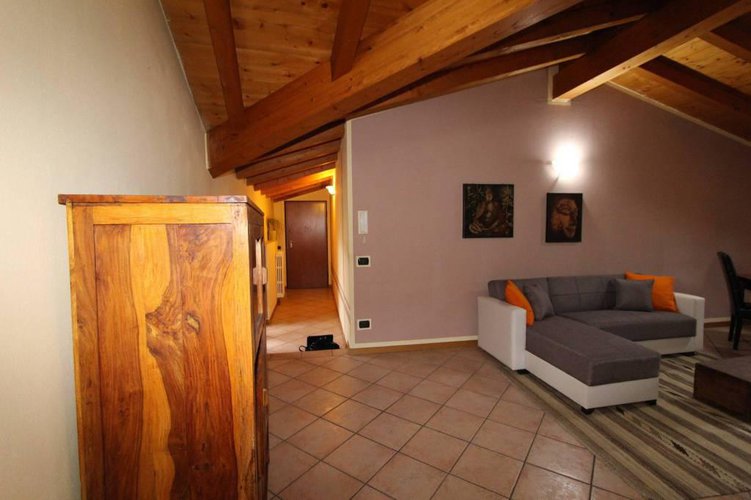 APPARTAMENTO ARREDATO CON TRAVI A VISTA!! OTTIMO PREZZO!! Adro