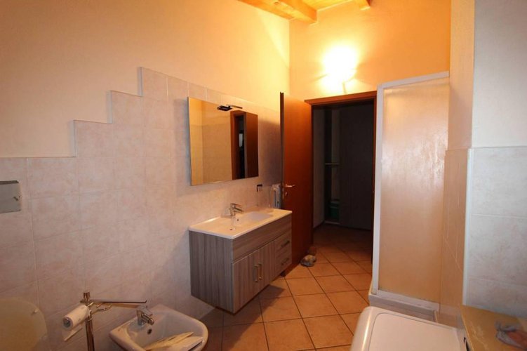 APPARTAMENTO ARREDATO CON TRAVI A VISTA!! OTTIMO PREZZO!! Adro