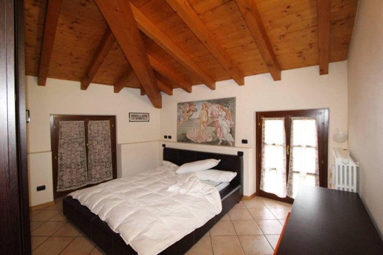 APPARTAMENTO ARREDATO CON TRAVI A VISTA!! OTTIMO PREZZO!! Adro