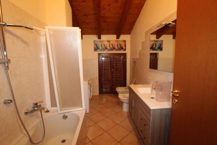 APPARTAMENTO ARREDATO CON TRAVI A VISTA!! OTTIMO PREZZO!! Adro