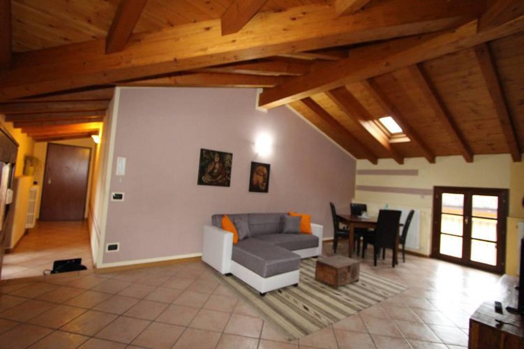 APPARTAMENTO ARREDATO CON TRAVI A VISTA!! OTTIMO PREZZO!! Paratico