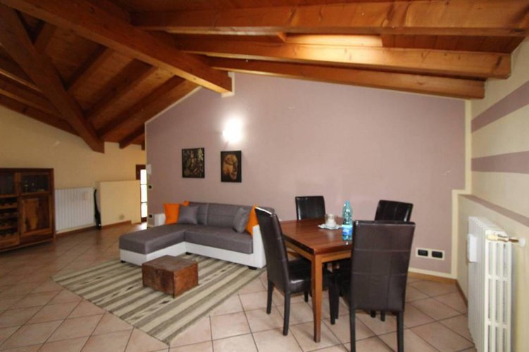 APPARTAMENTO ARREDATO CON TRAVI A VISTA!! OTTIMO PREZZO!! Paratico