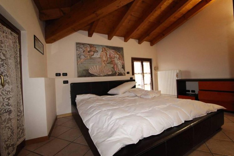 APPARTAMENTO ARREDATO CON TRAVI A VISTA!! OTTIMO PREZZO!! Paratico