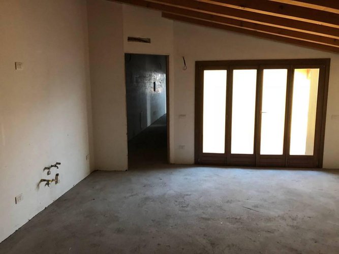 MANSARDA DA ULTIMARE CON DOPPIO BOX Palazzolo sull'oglio