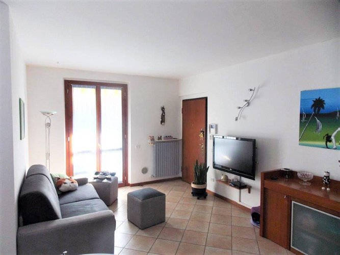 PALOSCO, TRILOCALE AL PIANO TERRA CON GIARDINETTO ESCLUSI