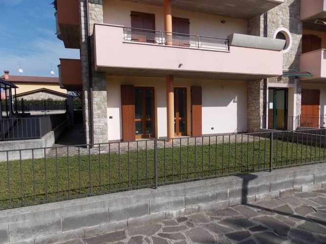 QUADRILOCALE CON GIARDINO A PALAZZOLO SULL'OGLIO Cologne