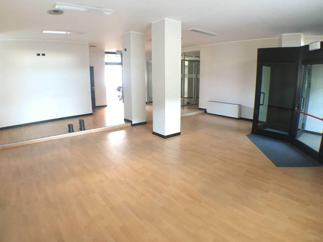 Negozio di 280mq con 7 vetrine fronte strada + magazzino Bergamo