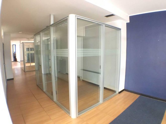 ufficio 280 mq con vetrine fronte strada e 300mq di interr.