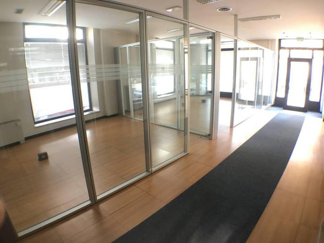 ufficio 280 mq con vetrine fronte strada e 300mq di interr. Bergamo