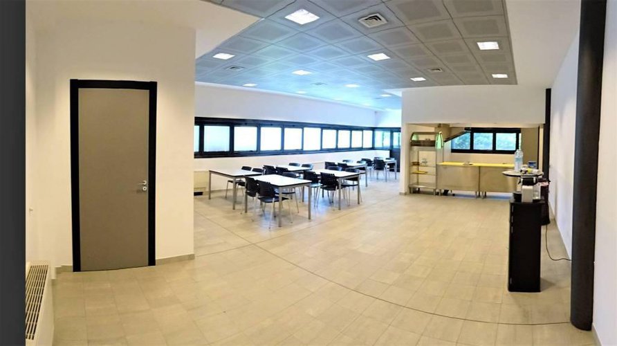 Capannone con prestigiosi uffici di rappresentanza Presezzo