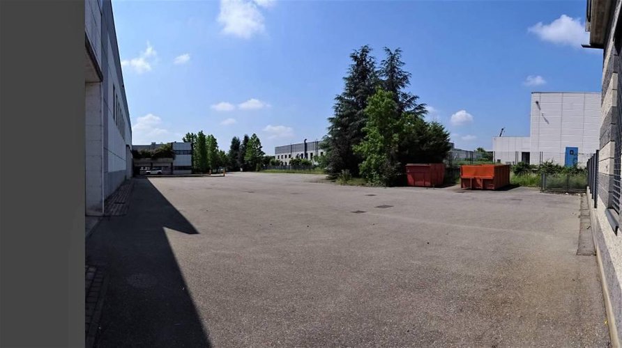 Capannone con prestigiosi uffici di rappresentanza Presezzo