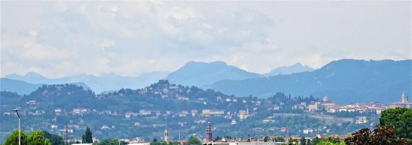 Prestigiosa villa unifamiliare con piscina Azzano San Paolo