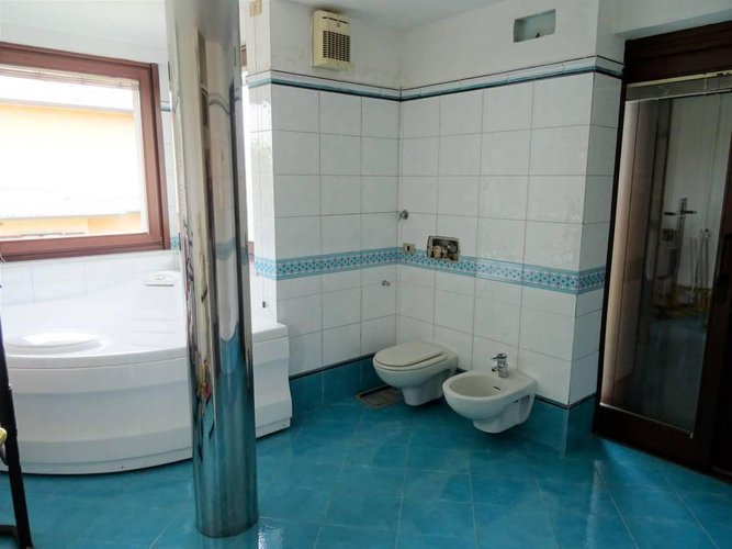 Prestigiosa villa unifamiliare con piscina Azzano San Paolo