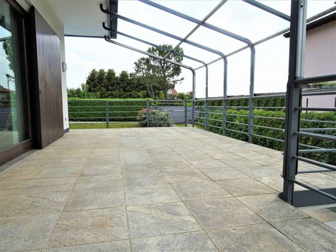 Prestigiosa villa unifamiliare con piscina Azzano San Paolo