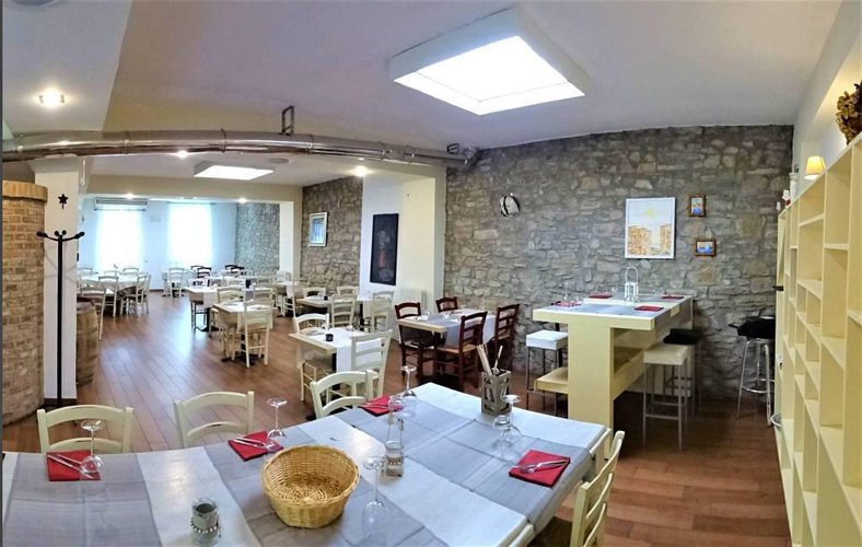 Negozio 360 mq adibito a ristorante tutto attrezzato Bergamo