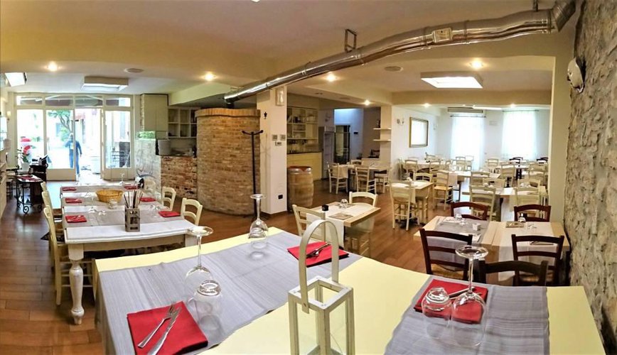 Negozio 360 mq adibito a ristorante tutto attrezzato Bergamo