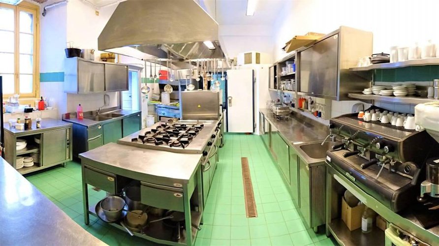 Negozio 360 mq adibito a ristorante tutto attrezzato Bergamo