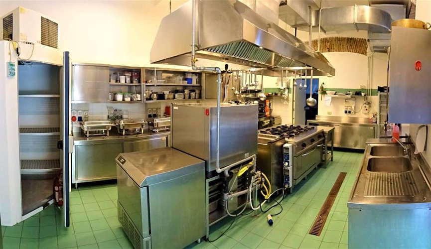 Negozio 360 mq adibito a ristorante tutto attrezzato Bergamo