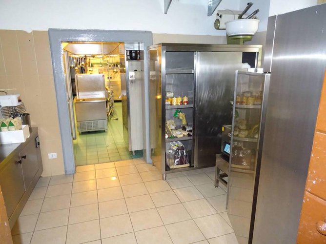 Negozio 360 mq adibito a ristorante tutto attrezzato Bergamo