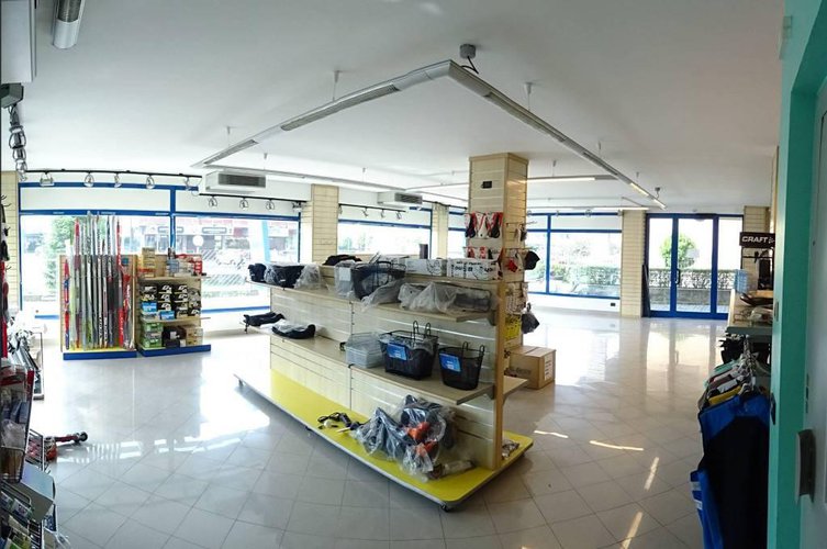 Negozio con 4 vetrine frontestrada e parcheggi privati Torre Boldone