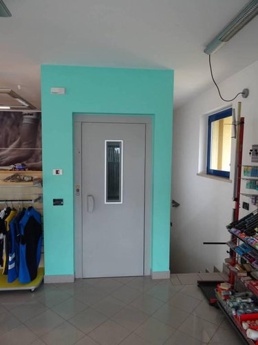 Negozio con 4 vetrine frontestrada e parcheggi privati Torre Boldone