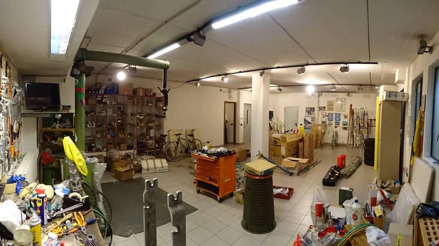 Negozio con 4 vetrine frontestrada e parcheggi privati Torre Boldone