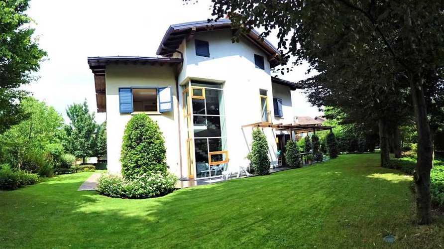 Prestigiosa Villa con piscina,palestra,campi tennis,calcio Brembate di Sopra