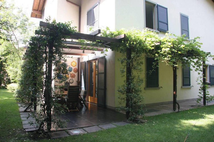 Prestigiosa Villa con piscina,palestra,campi tennis,calcio Brembate di Sopra