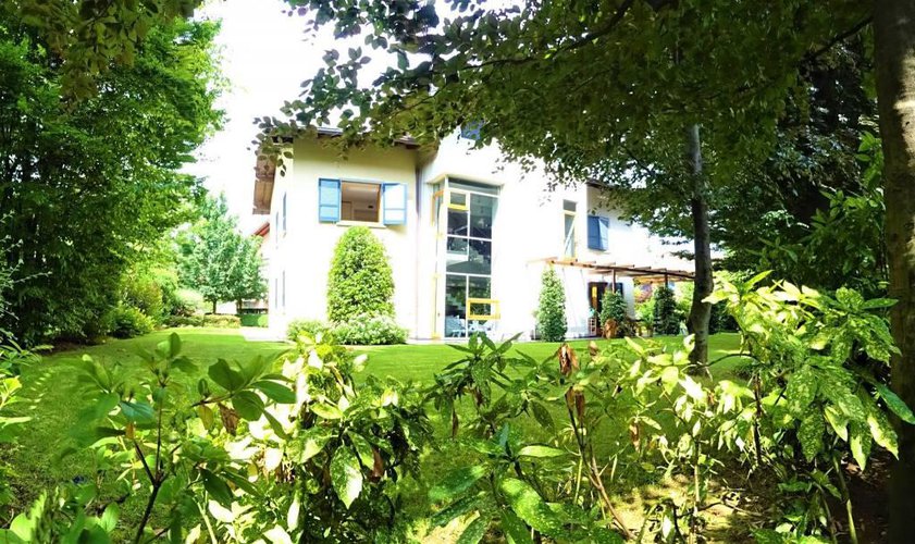 Prestigiosa Villa con piscina,palestra,campi tennis,calcio Brembate di Sopra