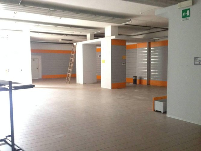 Bergamo Negozio di 1.000Mq con 1.000Mq di parcheggio Bergamo