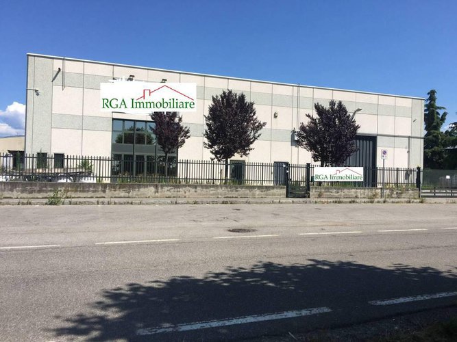 Capannone di 3.400mq con area esterna ottimo prezzo