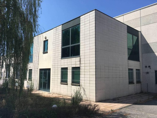 Capannone di 3.400mq con area esterna ottimo prezzo Treviolo