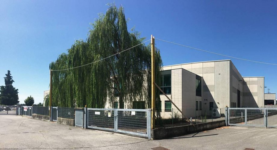 Capannone di 3.400mq con area esterna ottimo prezzo Treviolo