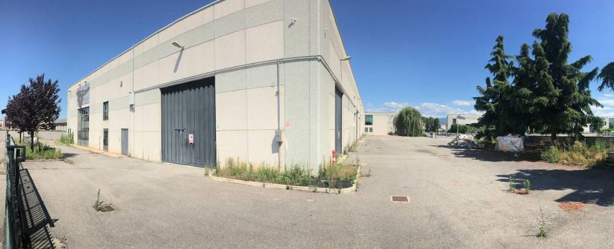 Capannone di 3.400mq con area esterna ottimo prezzo Treviolo