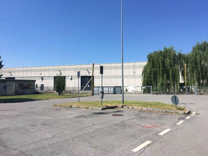 Capannone di 3.400mq con area esterna ottimo prezzo Treviolo
