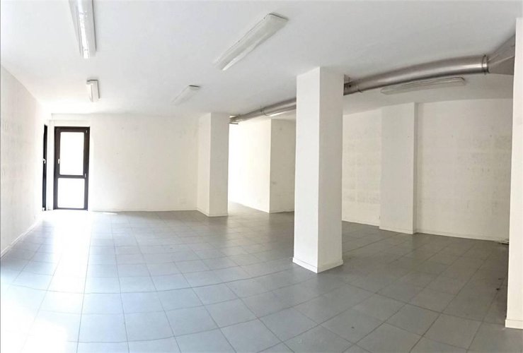Negozio ufficio di 300mq fronte strada Bergamo