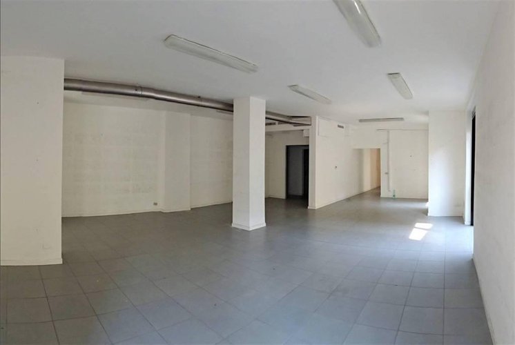 Negozio ufficio di 300mq fronte strada Bergamo