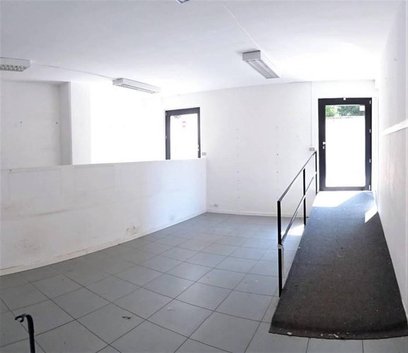 Negozio ufficio di 300mq fronte strada Bergamo