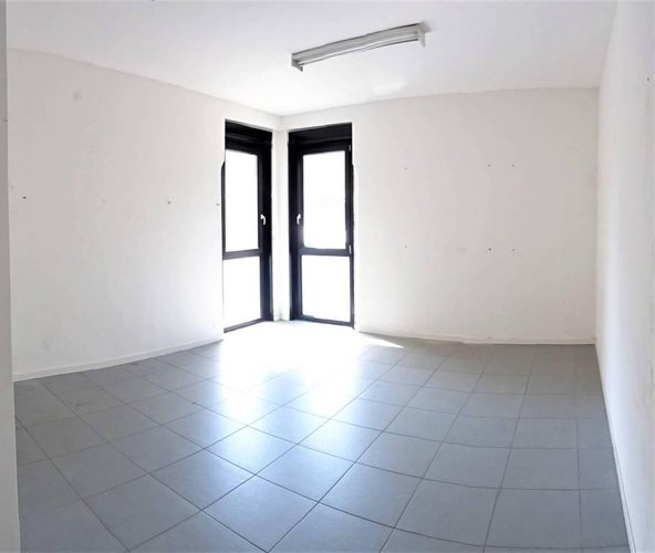 Negozio ufficio di 300mq fronte strada Bergamo