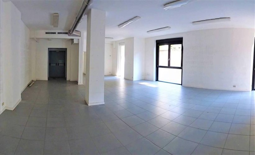 Negozio ufficio di 300mq fronte strada Bergamo