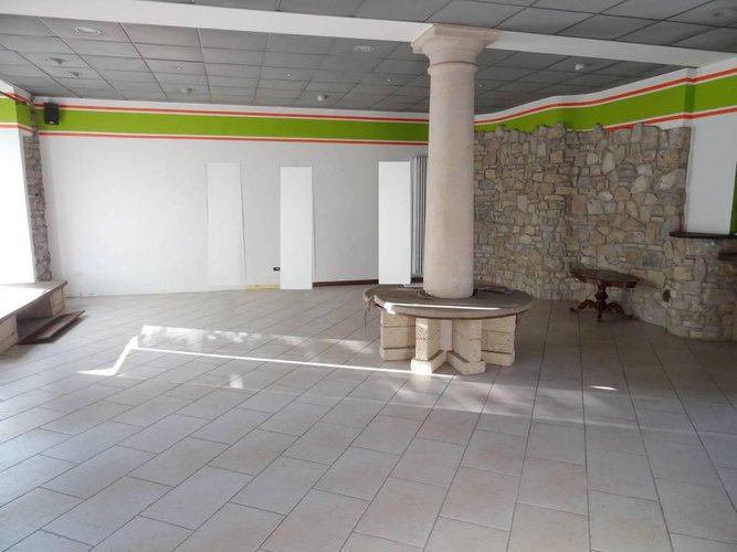 Negozio/Ufficio di 120mq con 3 vetrine zona Piazzale Oberdan Bergamo