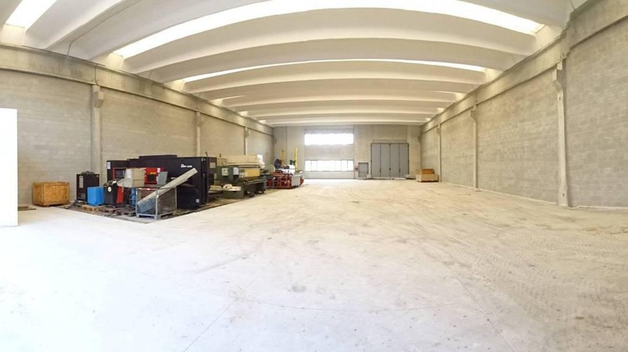 LALLIO CAPANNONE DI RECENTISSIMA COSTRUZIONE 800MQ Lallio